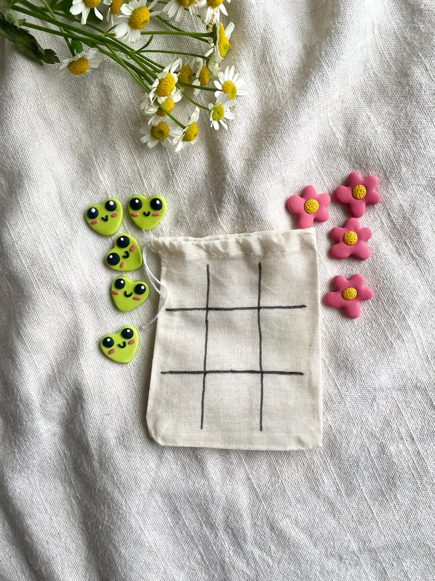 Frogs and Flowers Tic-Tac-To-Go