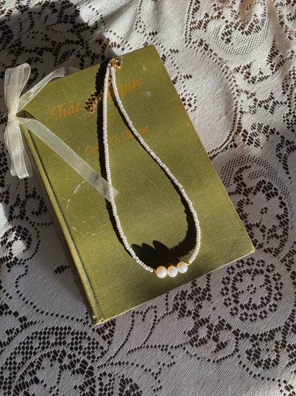 Lola in Pearly White