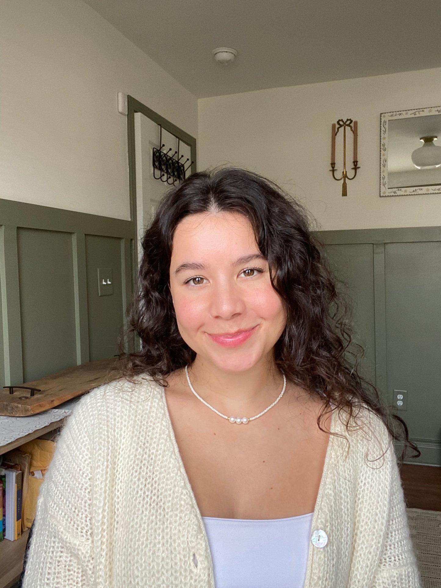 Lola in Pearly White