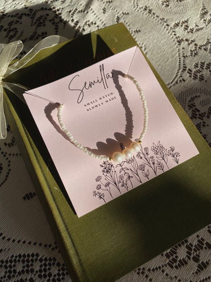 Lola in Pearly White