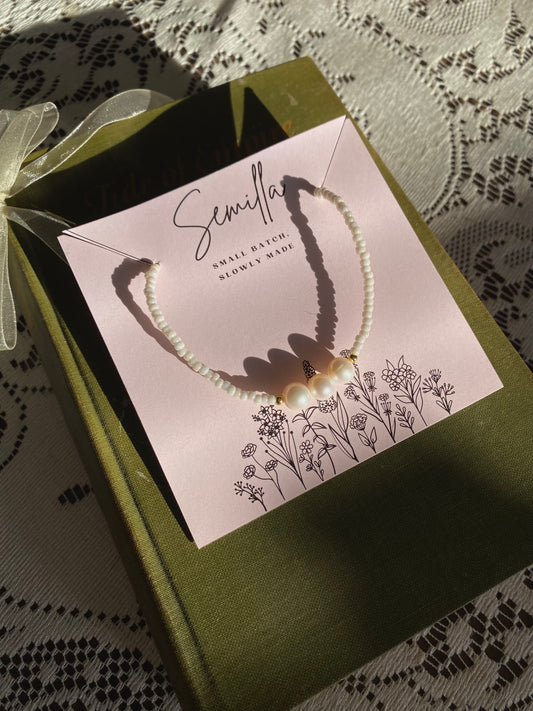 Lola in Pearly White