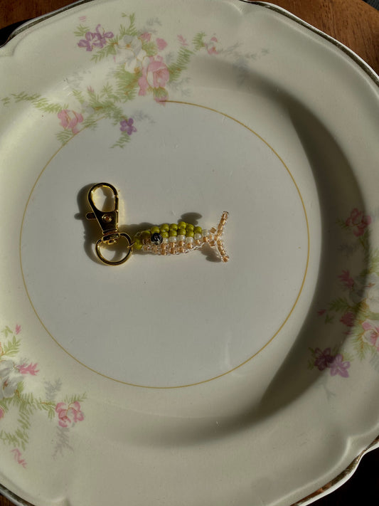 Fishie Friend in olive green/tan