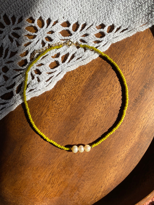 Lola in olive