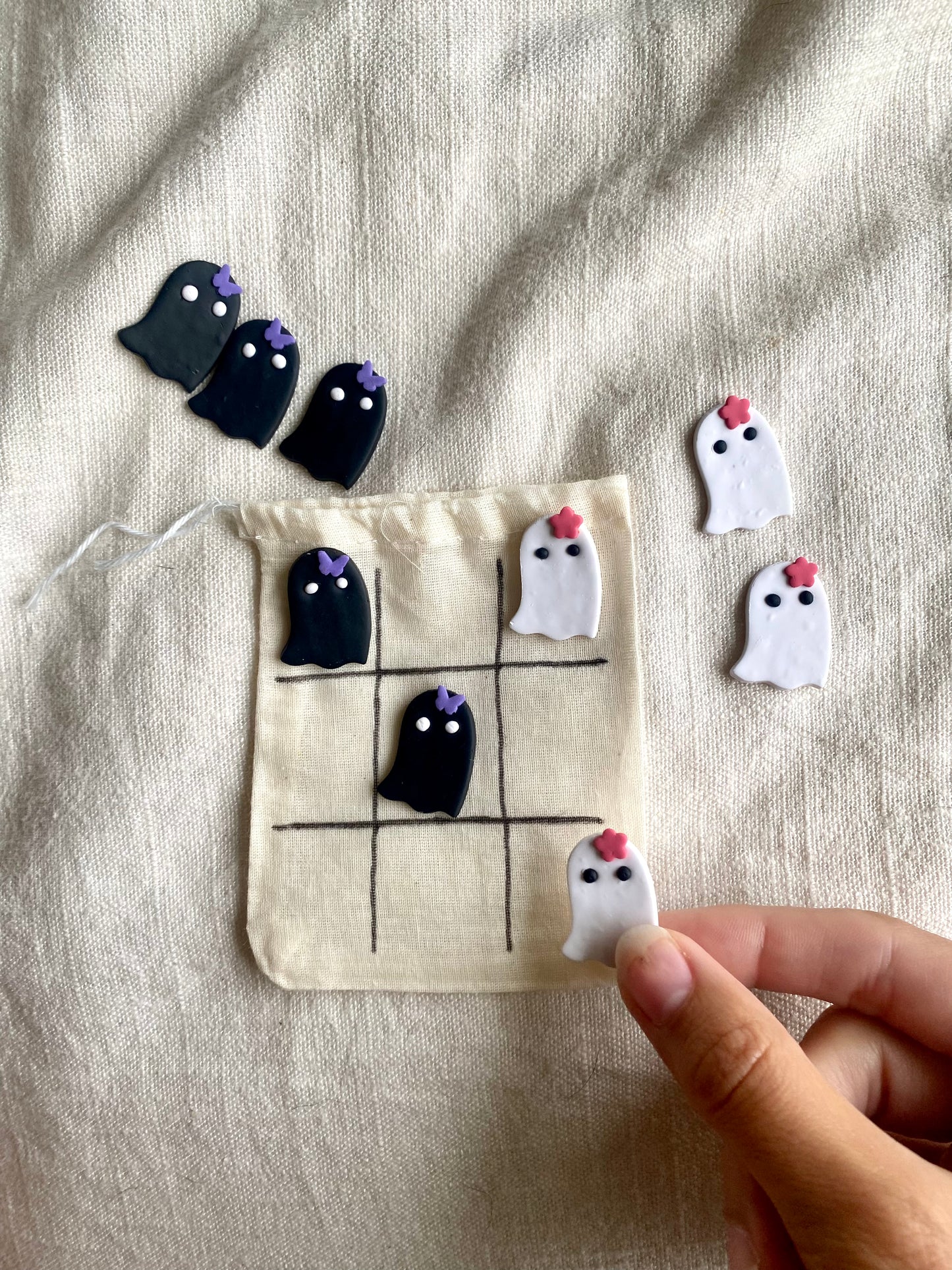 Ghostie Tic-Tac-To-Go